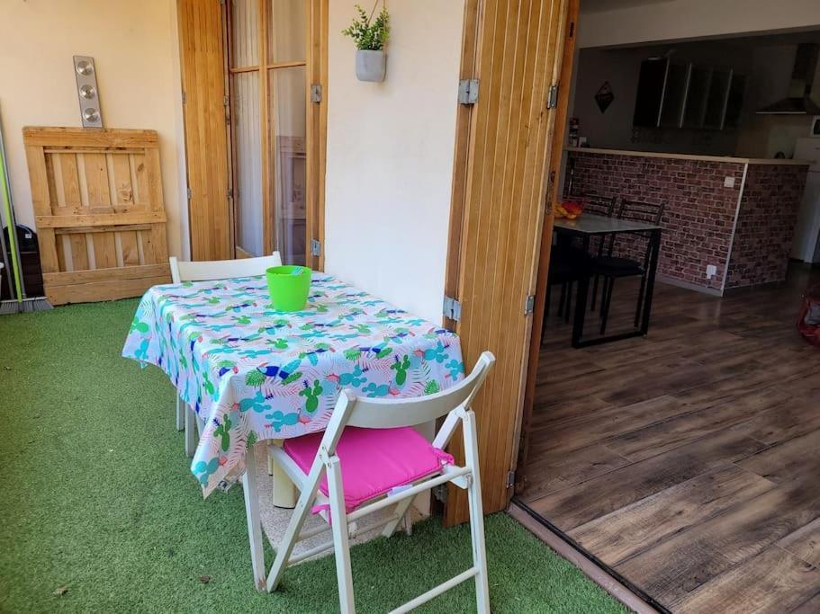 Au Calme, 200M Du Centre T2 Avec Balcon Et Parking Διαμέρισμα Κασί Εξωτερικό φωτογραφία