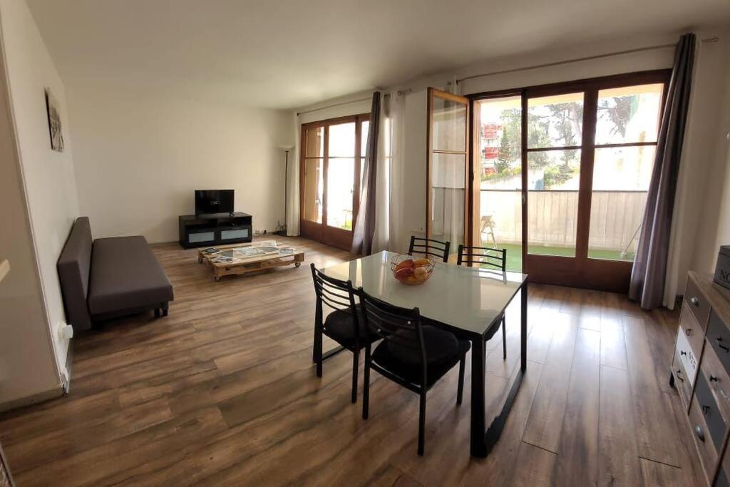 Au Calme, 200M Du Centre T2 Avec Balcon Et Parking Διαμέρισμα Κασί Εξωτερικό φωτογραφία