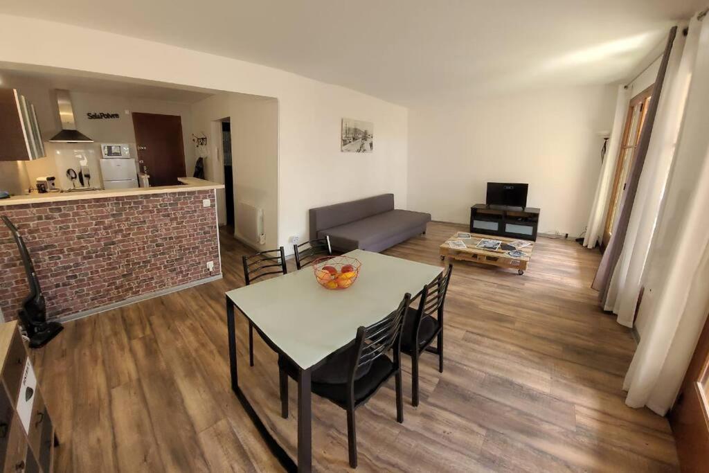 Au Calme, 200M Du Centre T2 Avec Balcon Et Parking Διαμέρισμα Κασί Εξωτερικό φωτογραφία