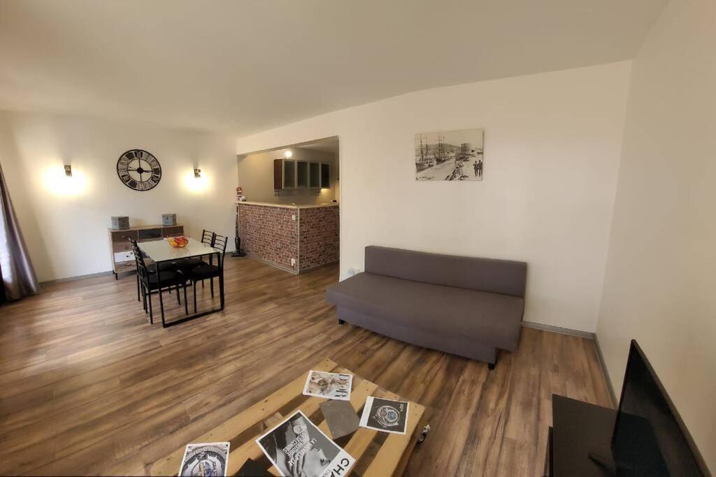 Au Calme, 200M Du Centre T2 Avec Balcon Et Parking Διαμέρισμα Κασί Εξωτερικό φωτογραφία